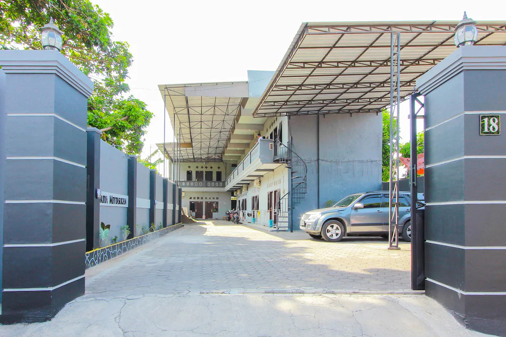 Kost Mittasukha Family by OYO Rooms