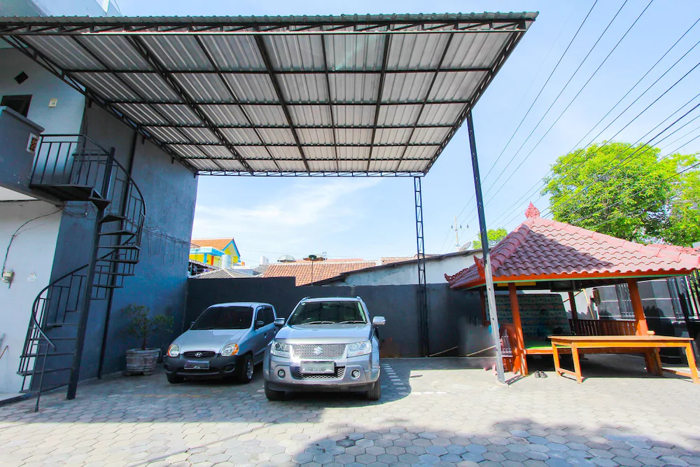 Kost Mittasukha Family by OYO Rooms