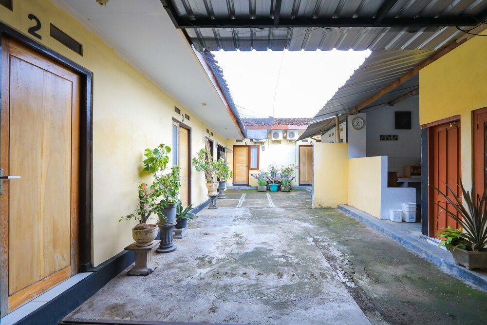 Pesona Guest House by OYO Rooms