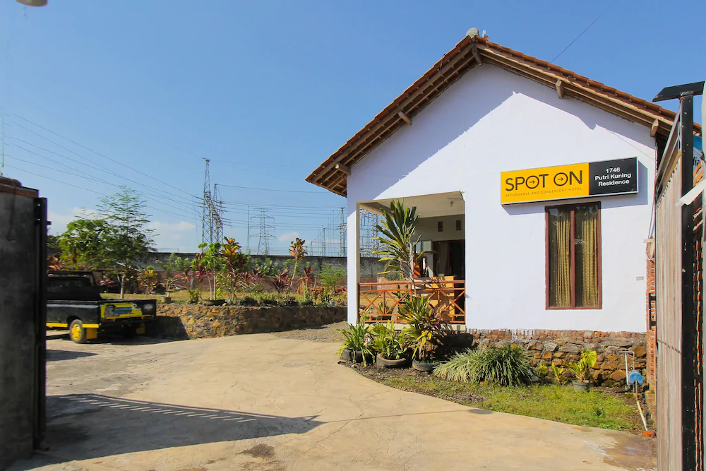 Putri Kuning Residence by OYO Rooms