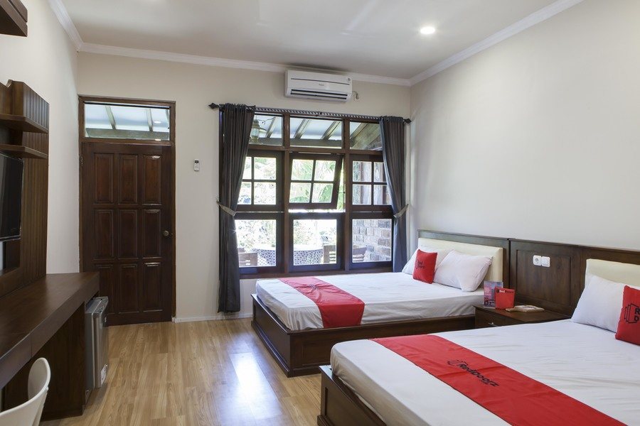 RedDoorz Plus Near Mall Roxy Banyuwangi