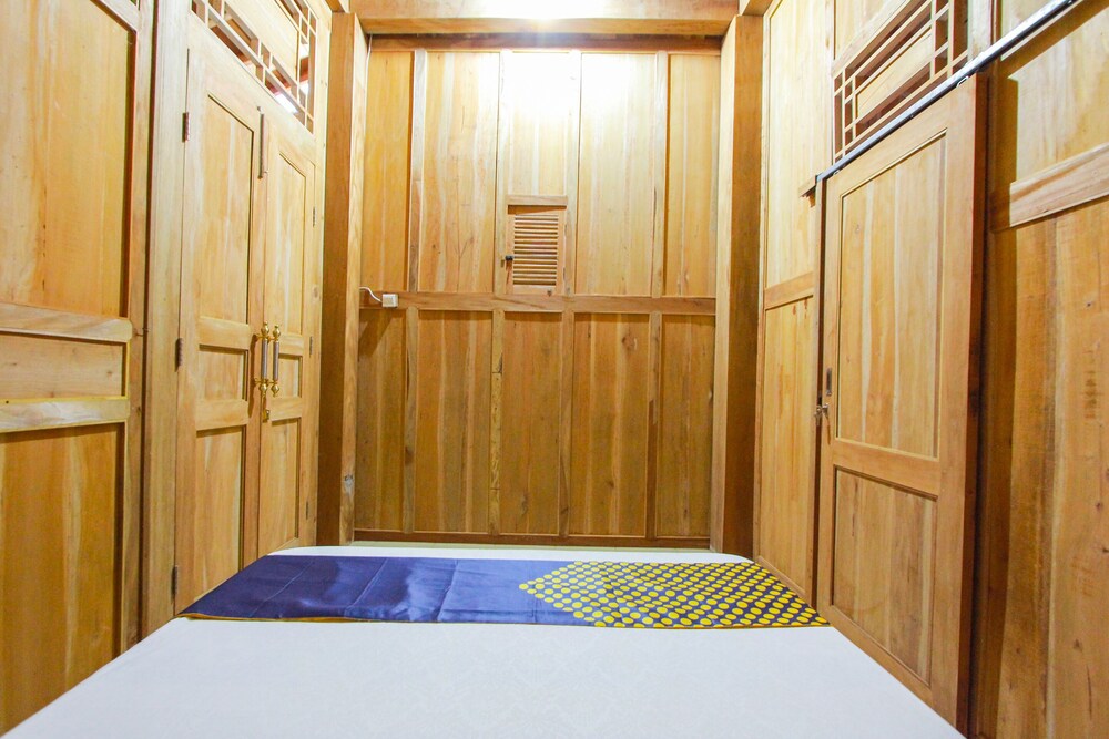 Rumah Singgah 007wijaya by OYO Rooms