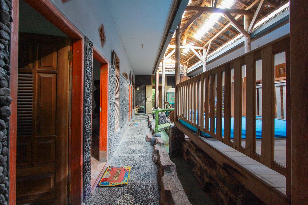 Rumah Singgah 007wijaya by OYO Rooms