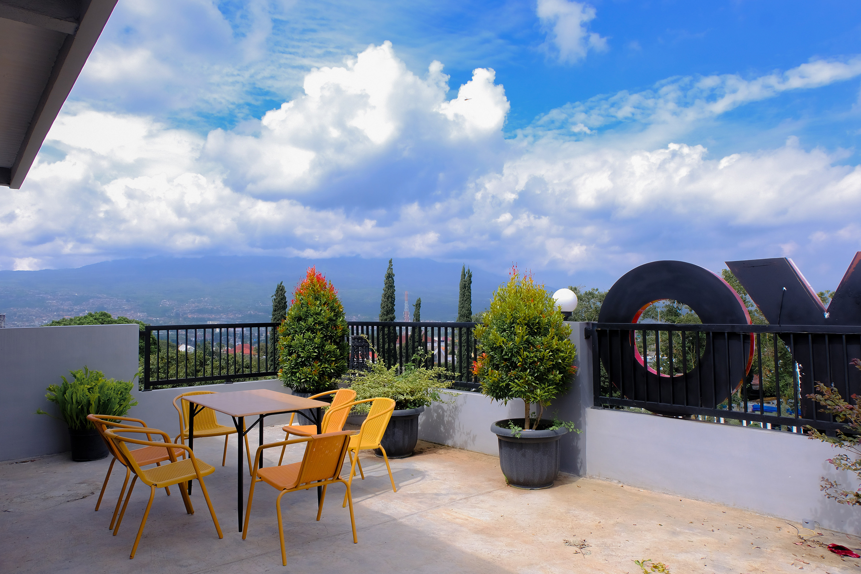 32 Guest House by OYO