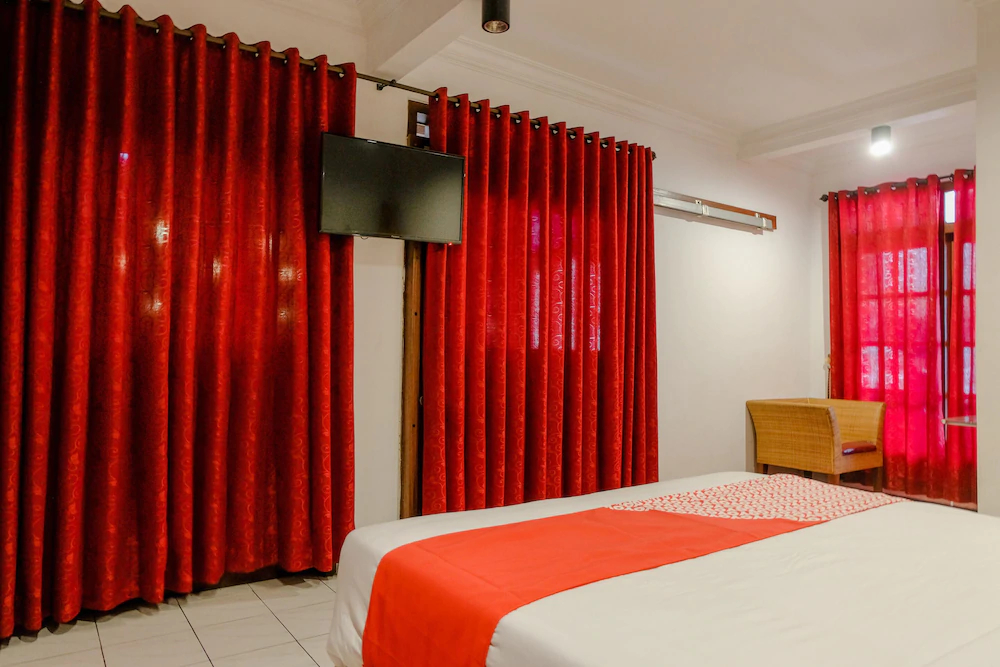 Adam's Apple Family Residence by OYO Rooms