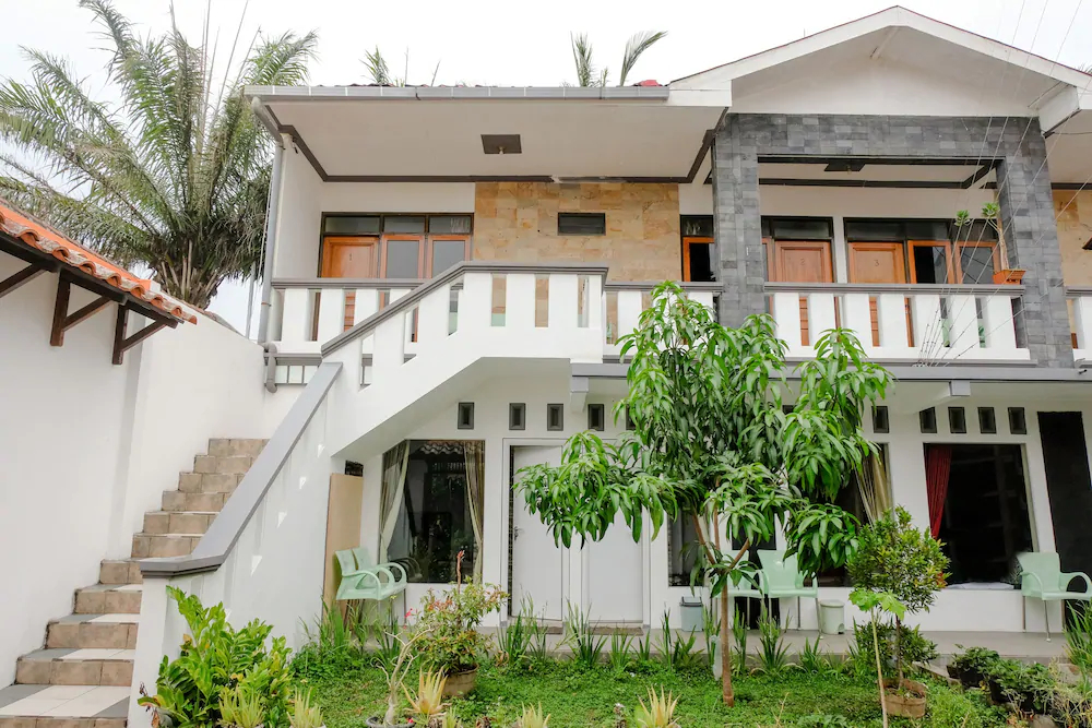 Adam's Apple Family Residence by OYO Rooms