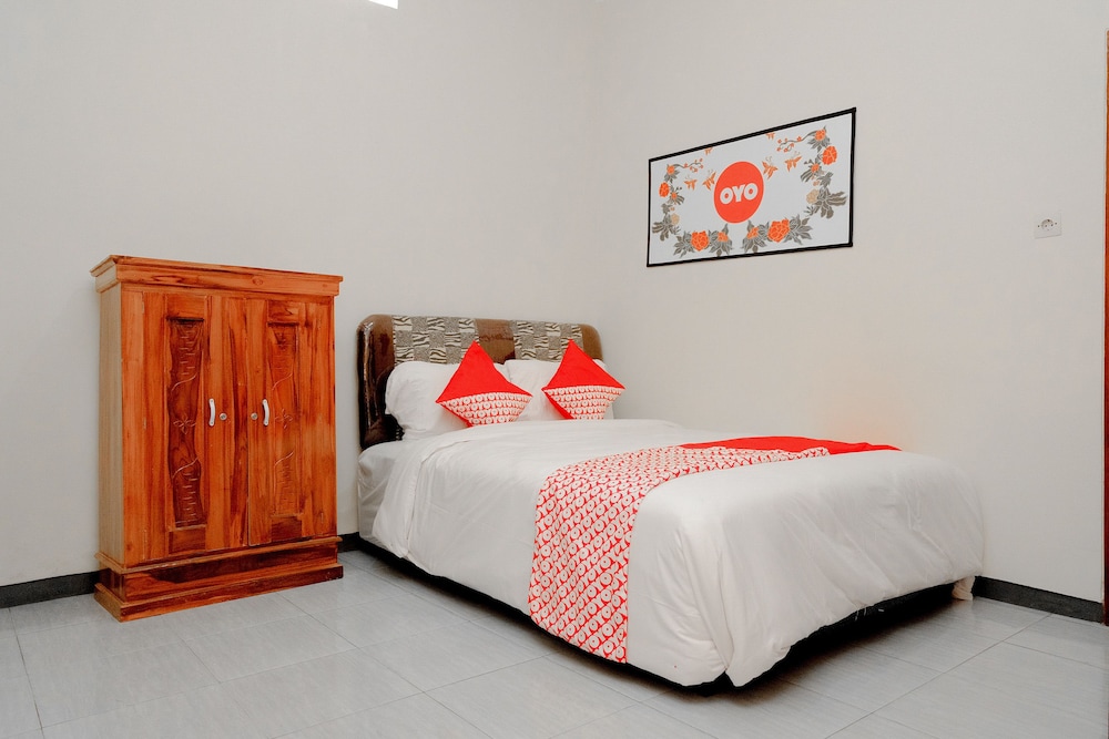 Queen Homestay by OYO Rooms