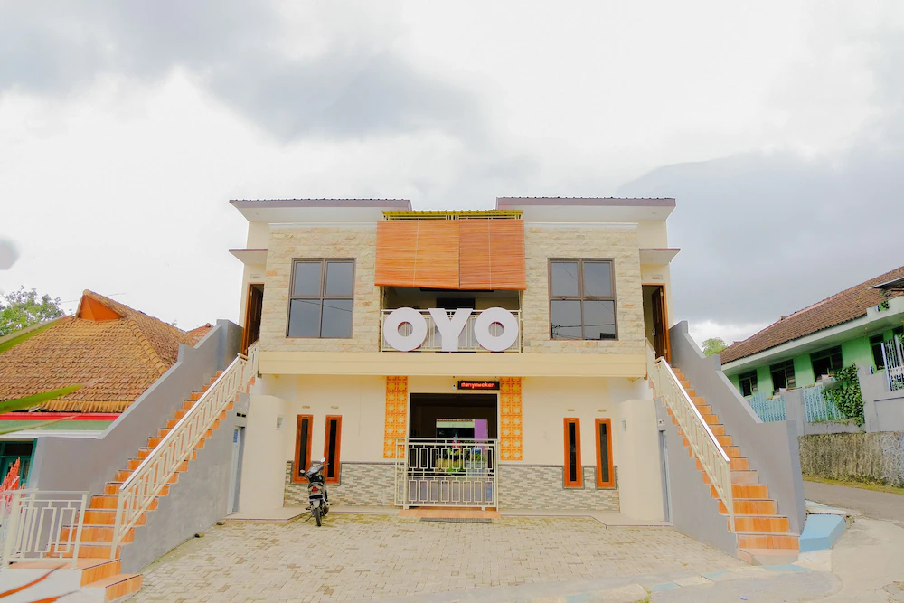 Queen Homestay by OYO Rooms