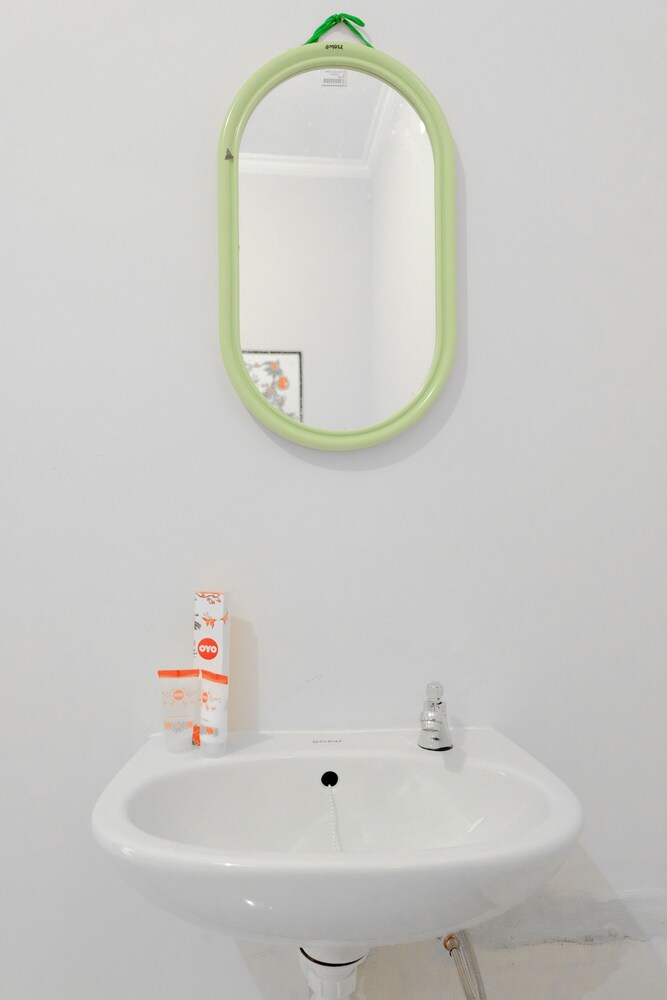 Queen Homestay by OYO Rooms