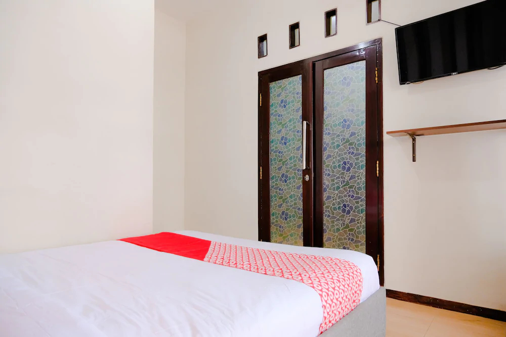 Tiara Family Residence by OYO Rooms