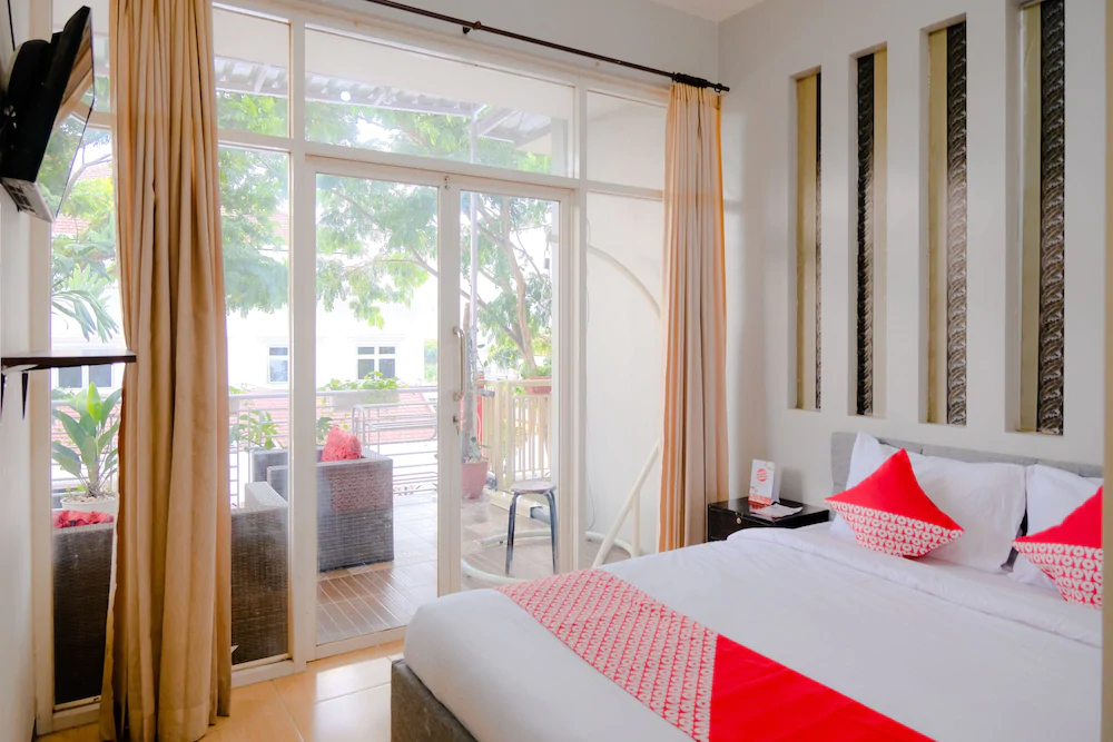 Tiara Family Residence by OYO Rooms