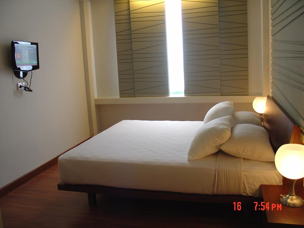 Townhouse OAK Hotel Grand Cikarang
