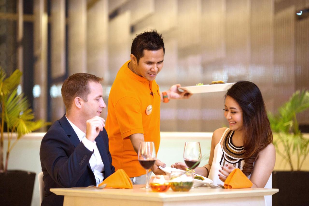 HARRIS Hotel & Conventions Bekasi