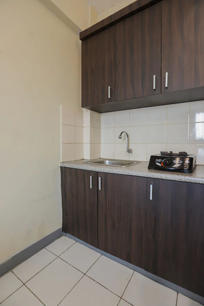 Lauv Room Grand Centerpoint by OYO Rooms