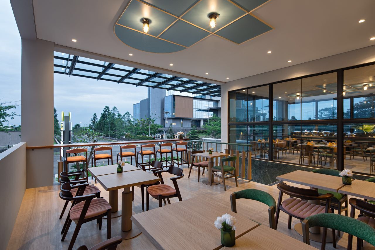 MaxOneHotels At Kota Harapan Indah Bekasi