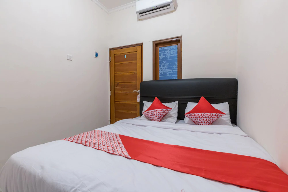 Midys by OYO Rooms