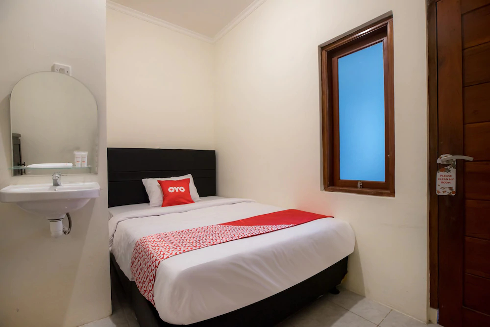 Midys by OYO Rooms