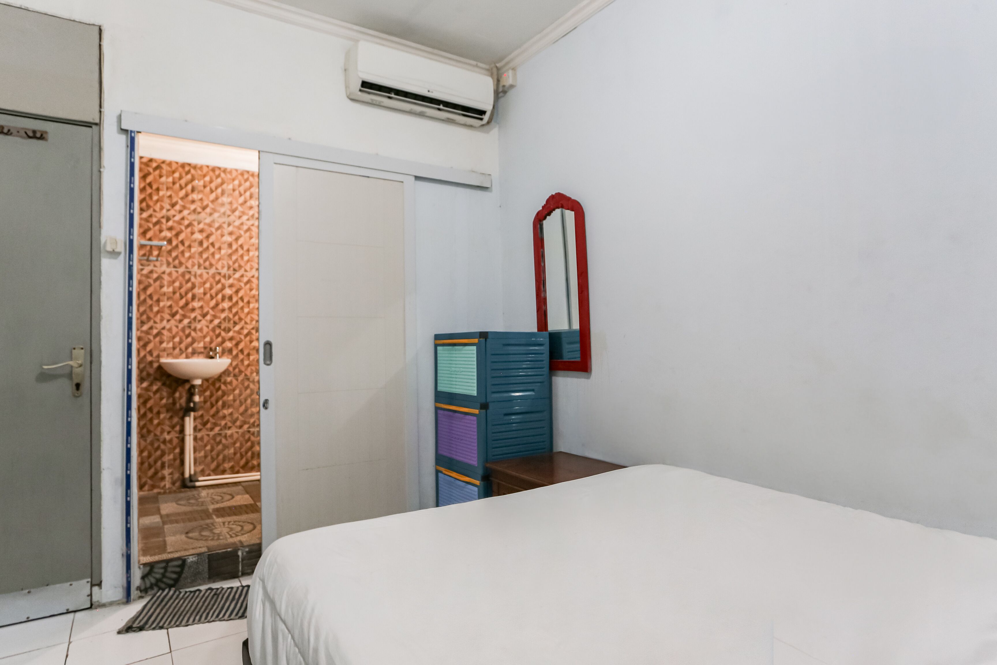 Spot On 93515 Pulo Gebang Guest House