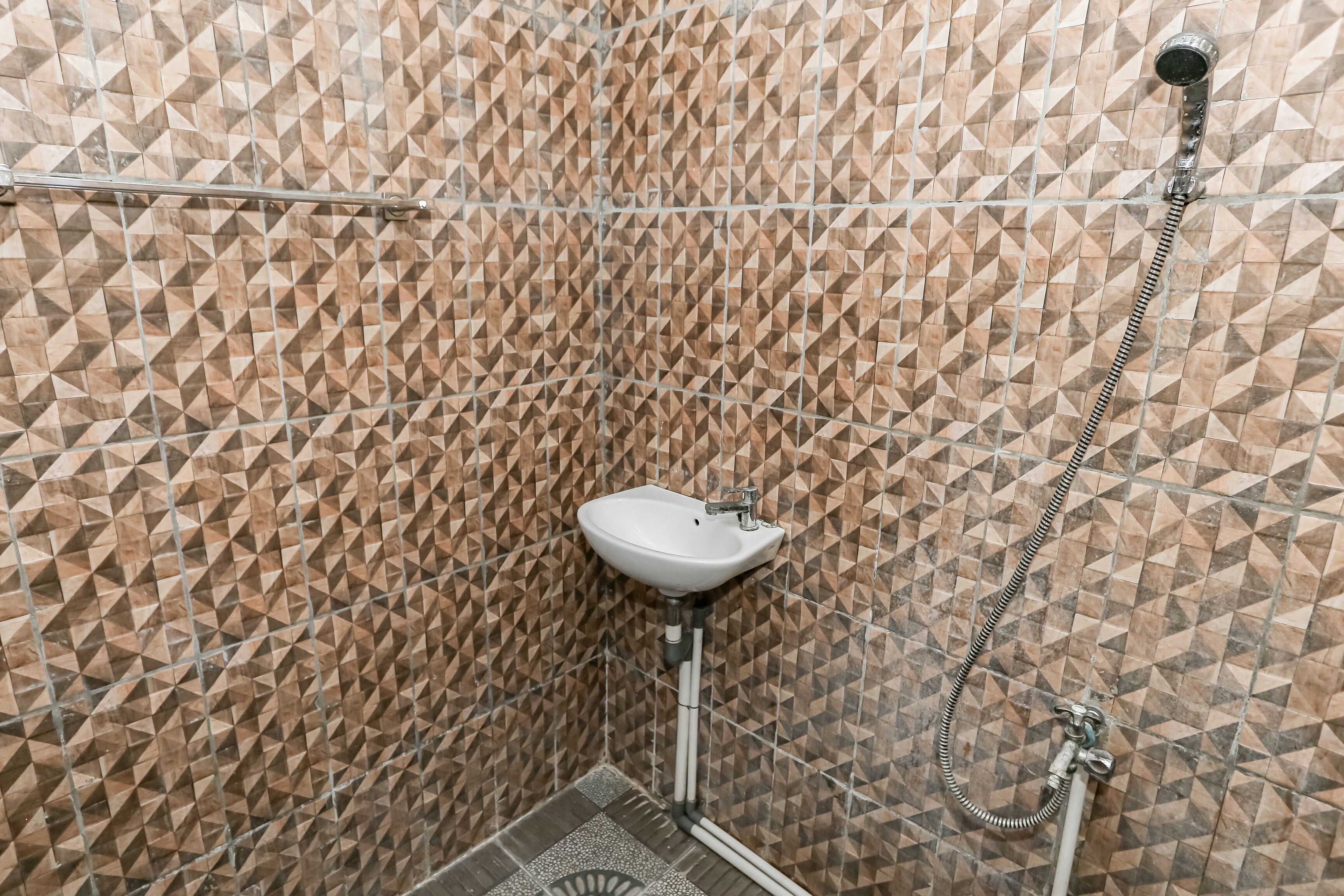 Spot On 93515 Pulo Gebang Guest House