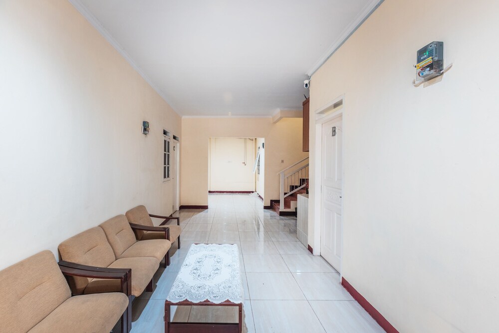 Aquina House By OYO Rooms