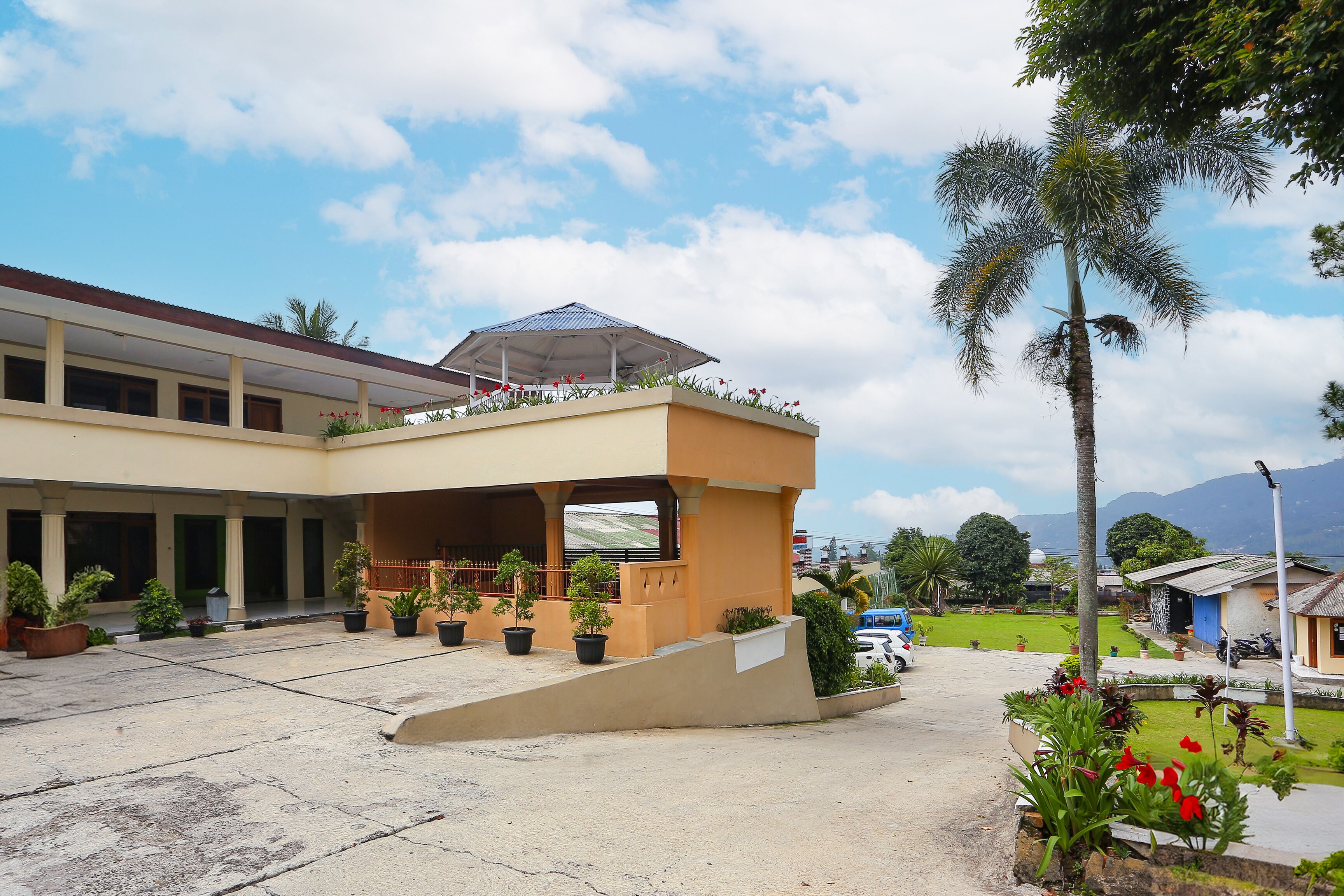 Capital O 93349 Hotel Gondangdia