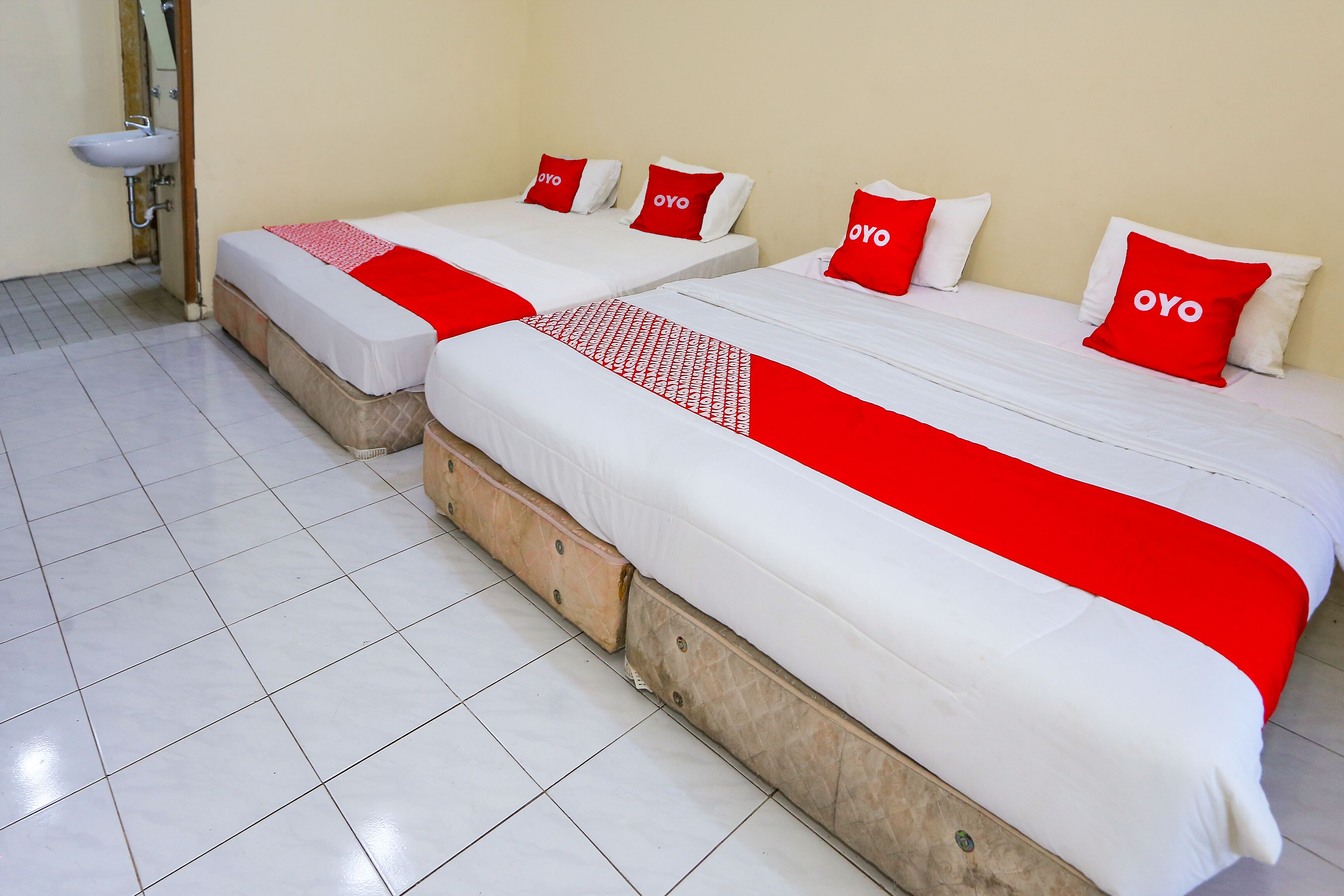 Capital O 93349 Hotel Gondangdia