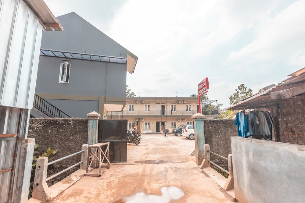 Green Leafs Katulampa by OYO Rooms