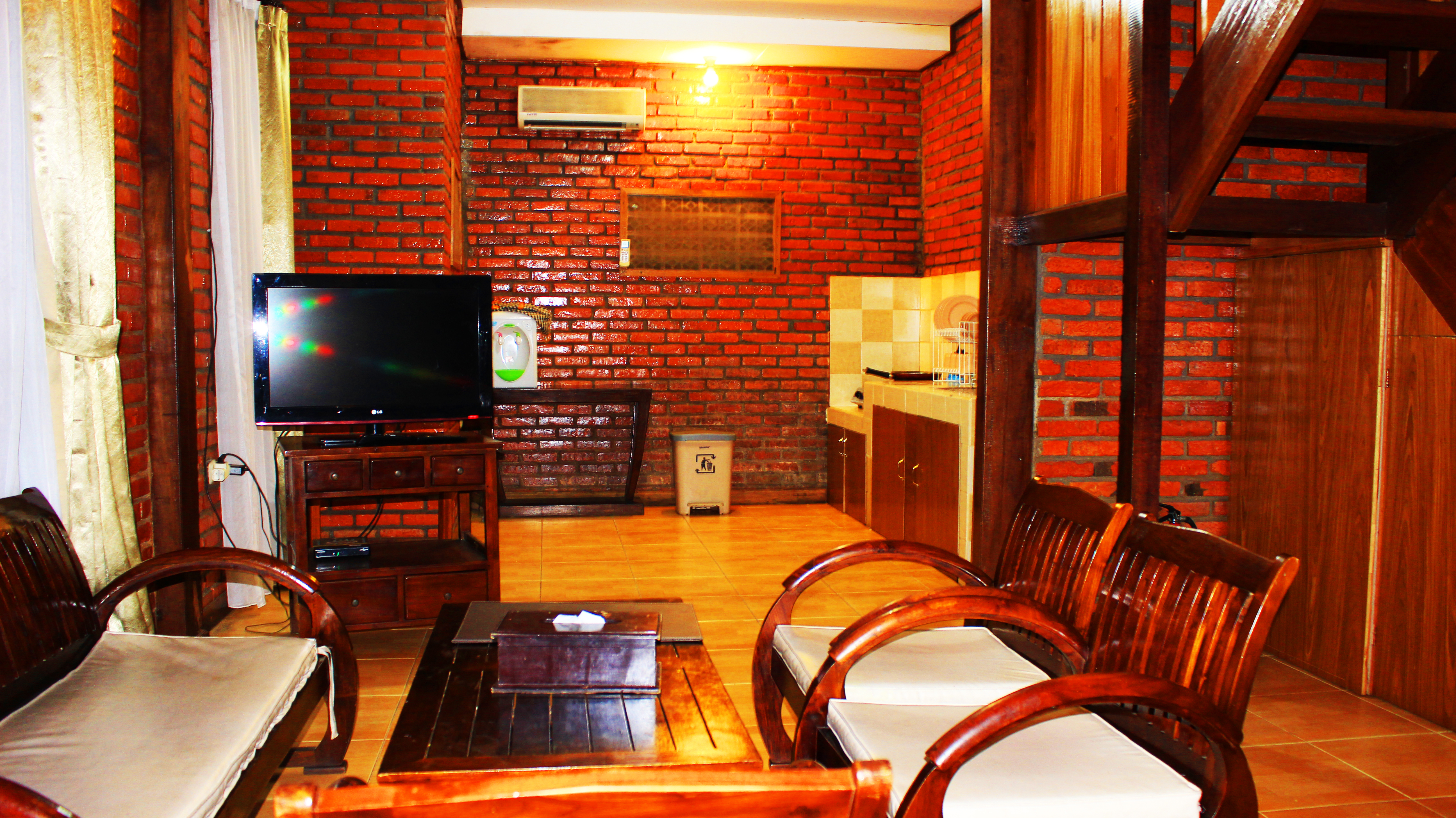 Jambuluwuk Puncak Convention Hall & Resort