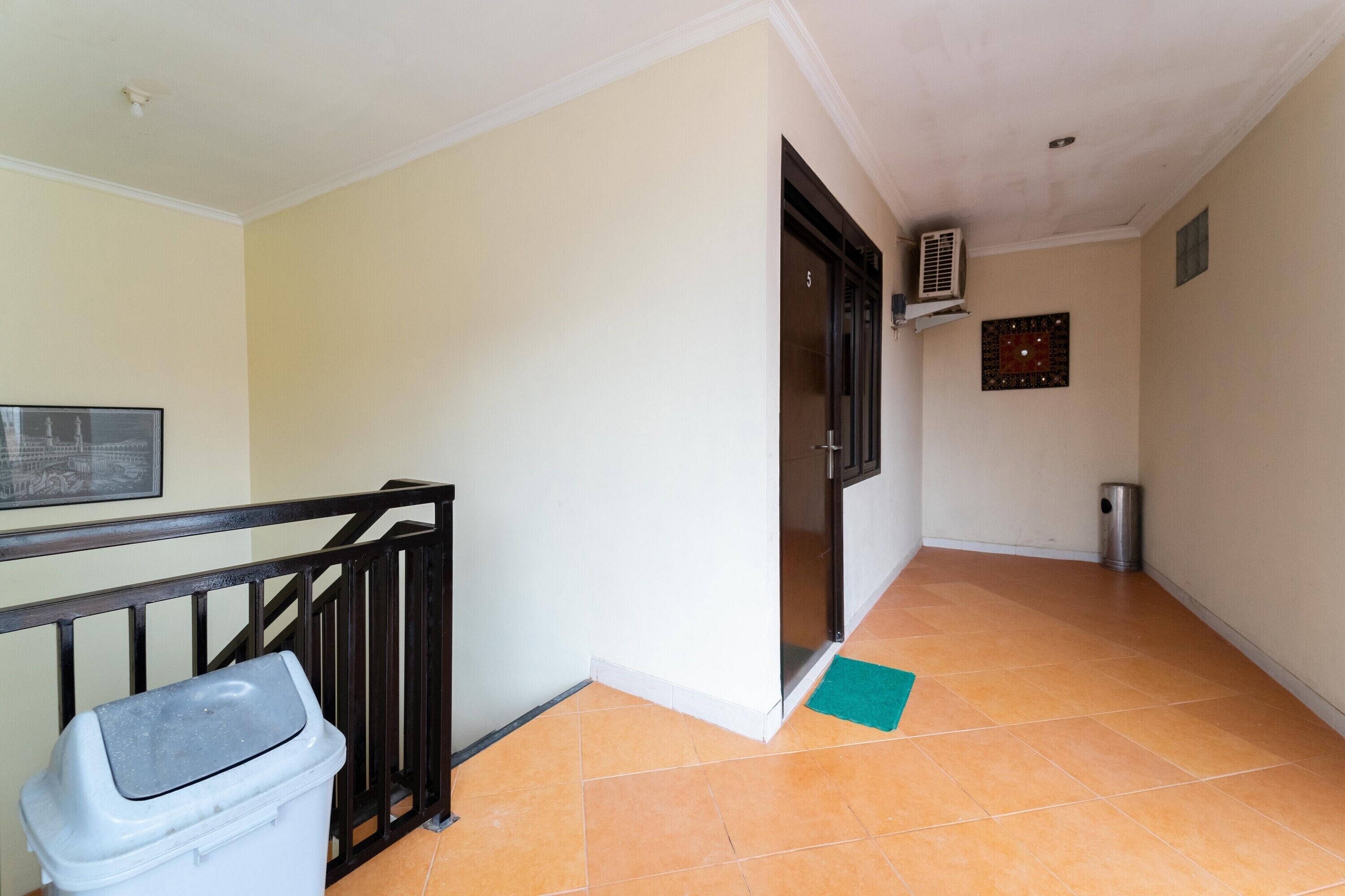 Poetri Guest House Syariah by RedDoorz