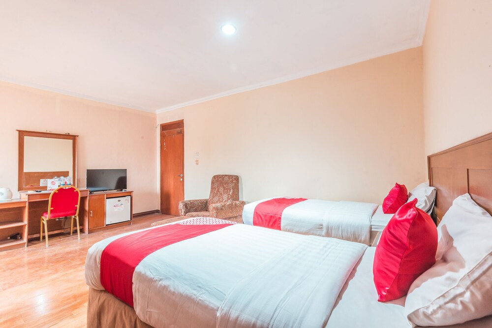 Taman Cibinong by OYO Rooms