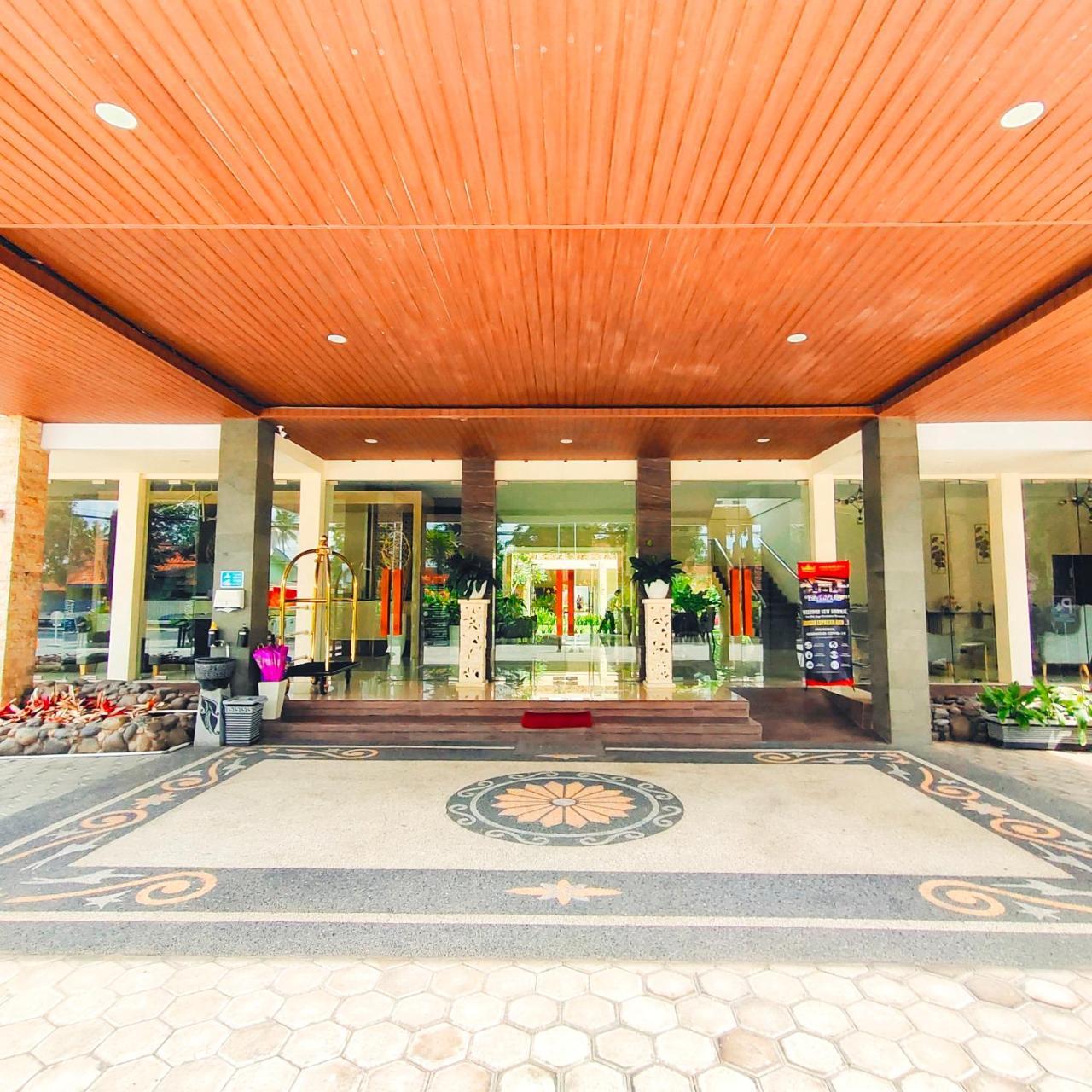 Dreamland Hotel And Lounge