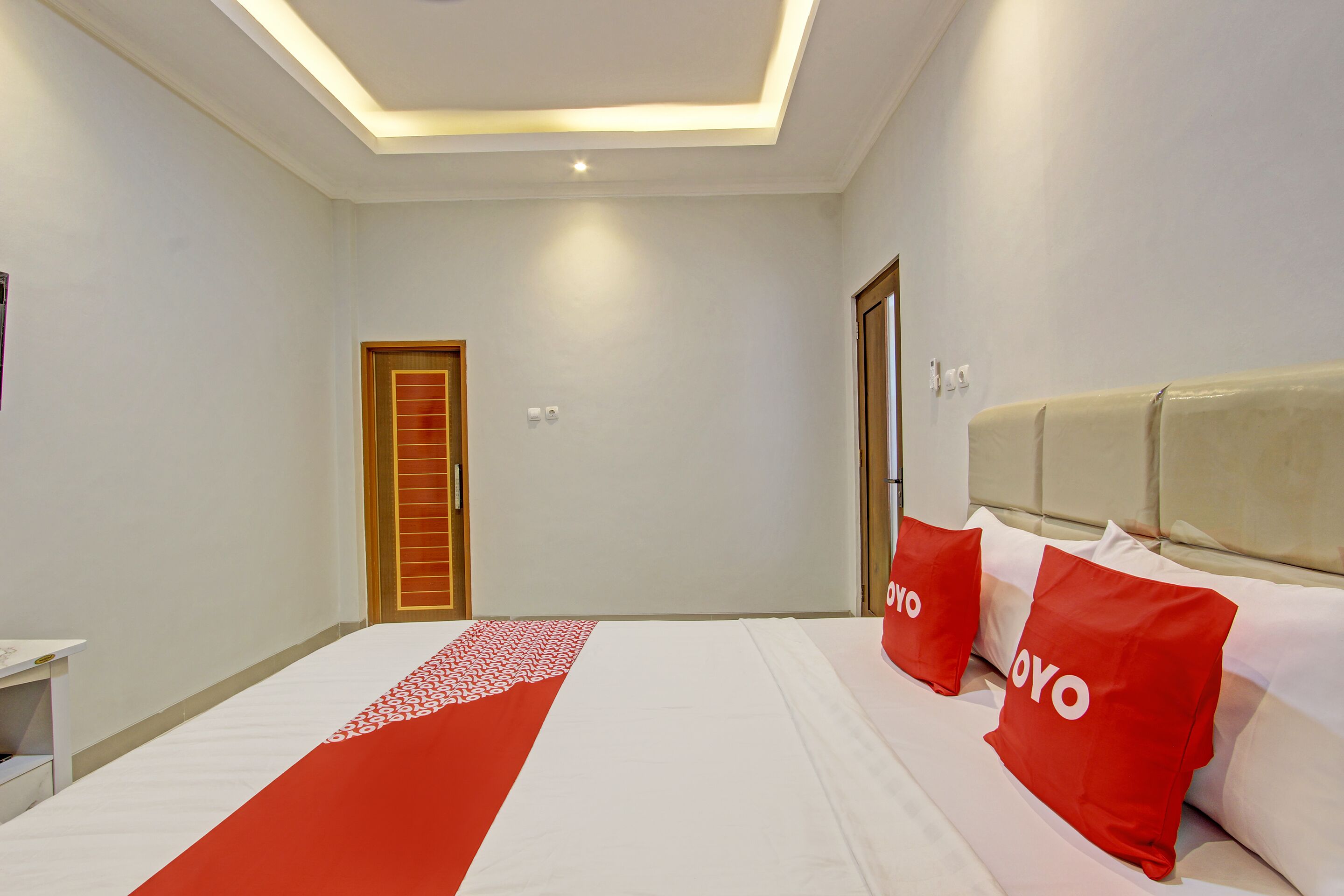 OYO 92879 Imperial Inn