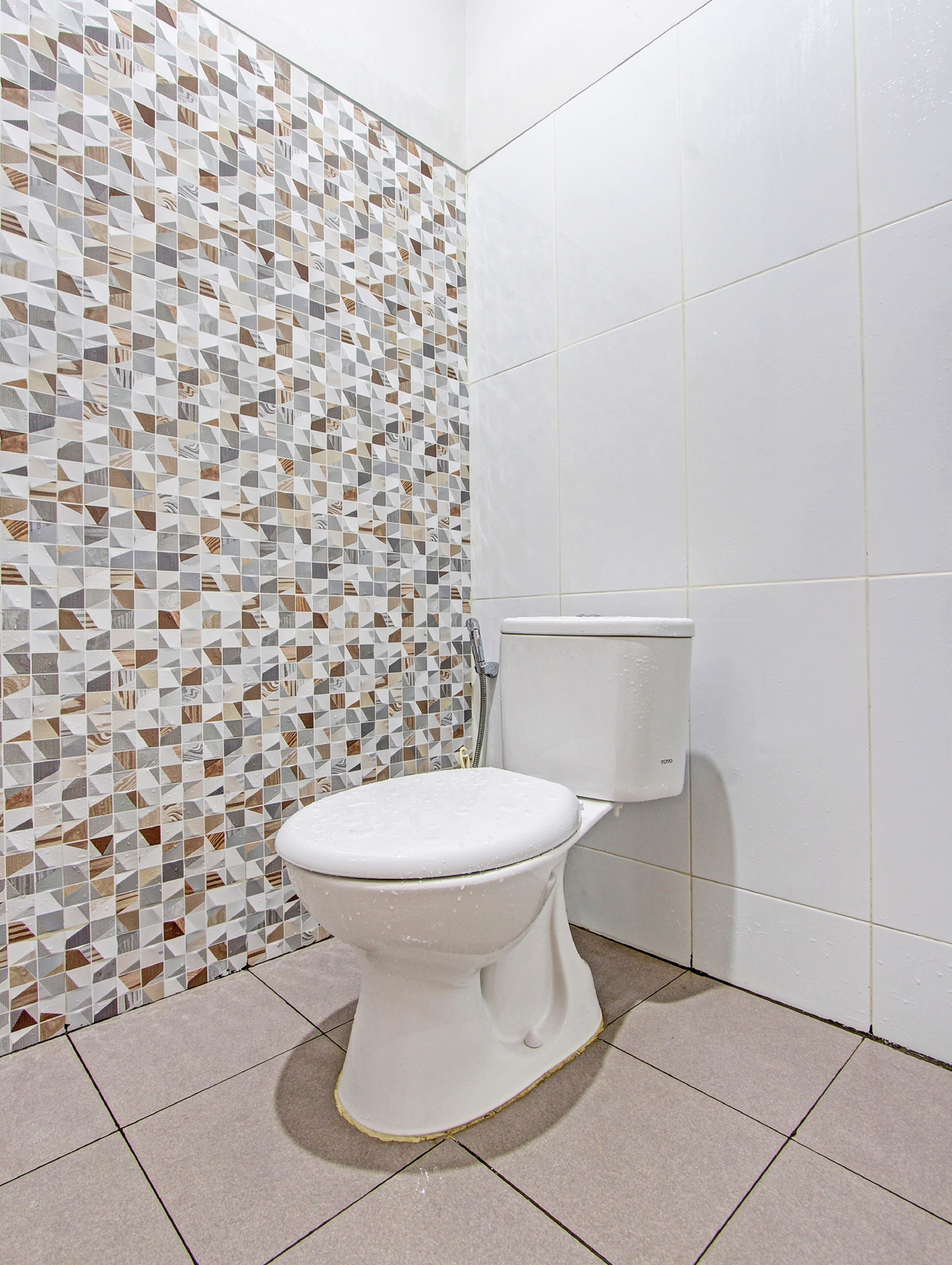 OYO 92879 Imperial Inn