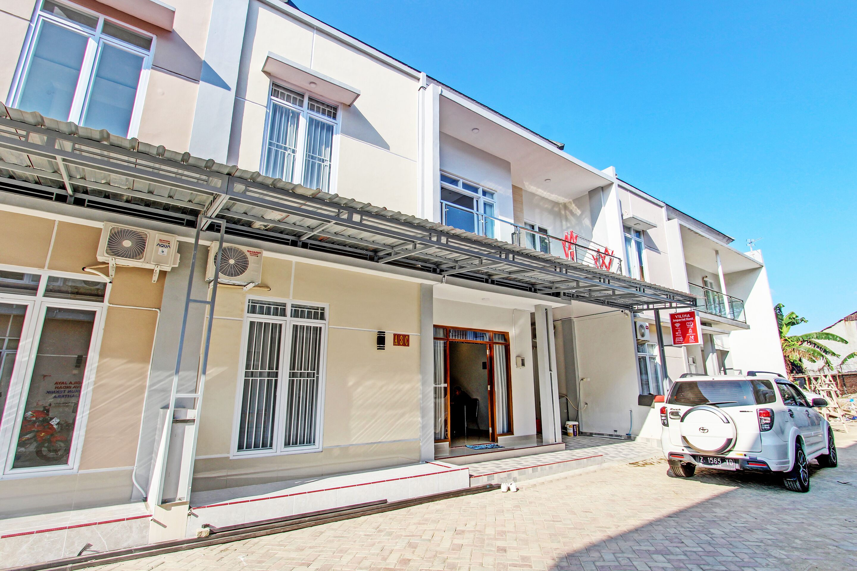 OYO 92879 Imperial Inn