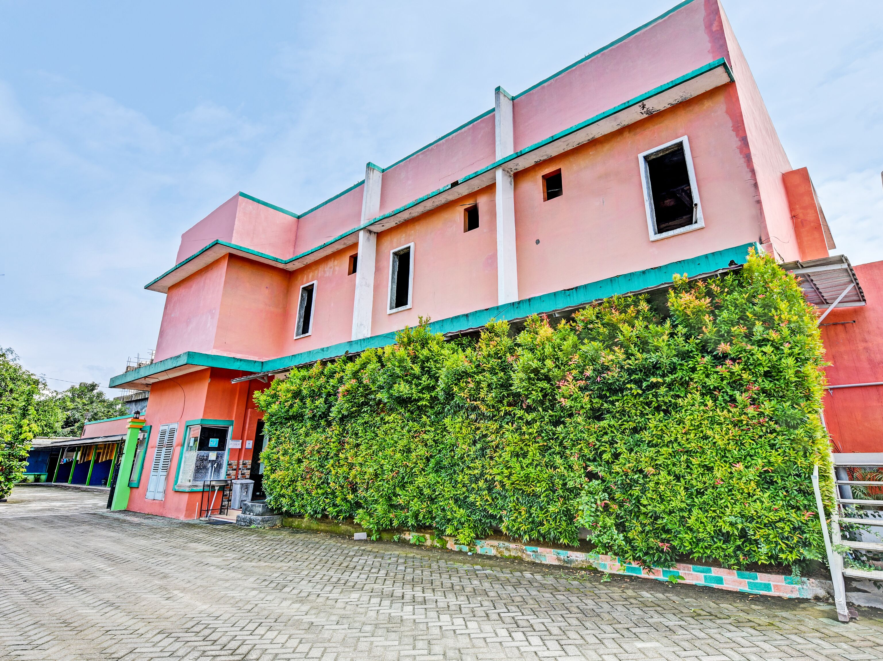 Spot On Hotel Bintang Flores