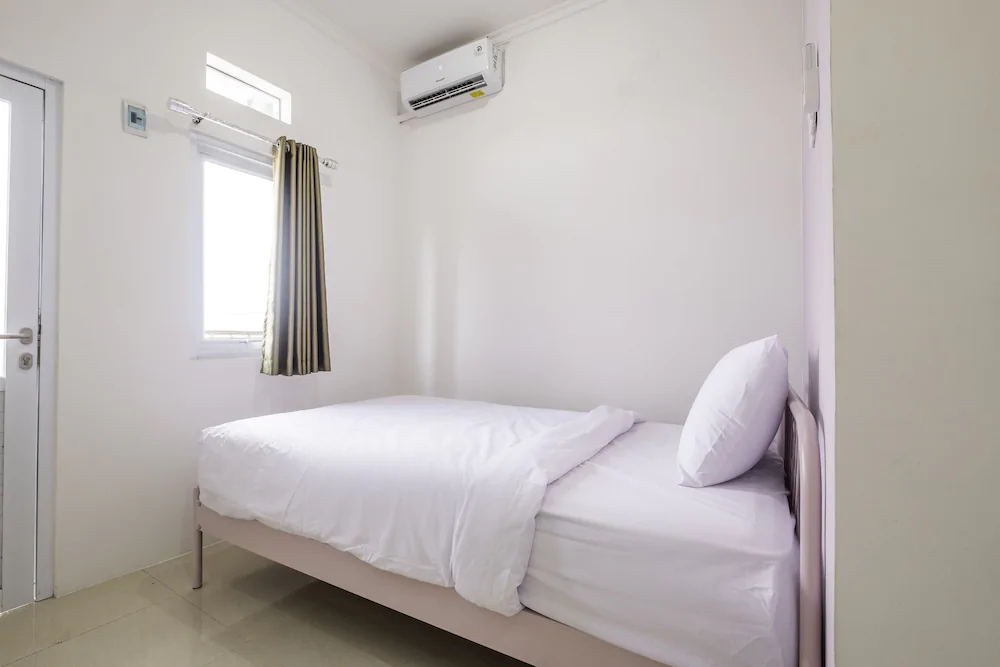 Griya Jasmine Syariah by OYO Rooms