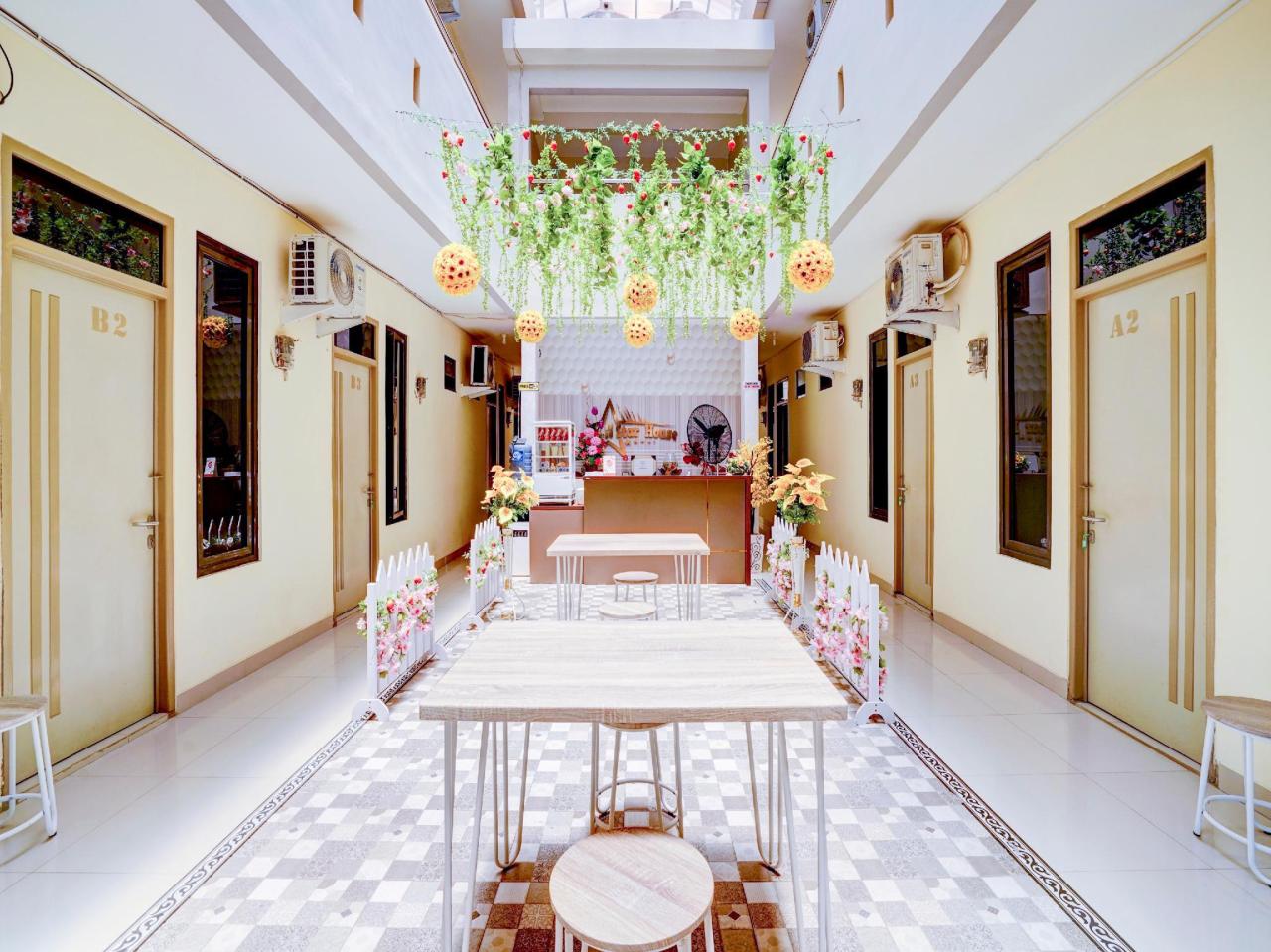 OYO 90052 Star House