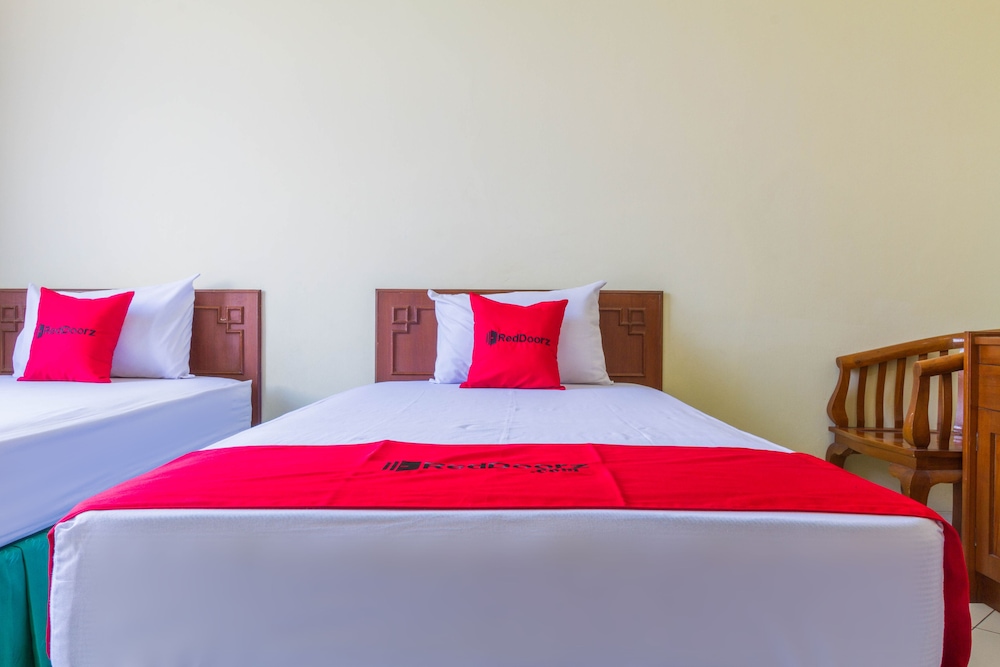 RedDoorz Near Grage City Mall 2