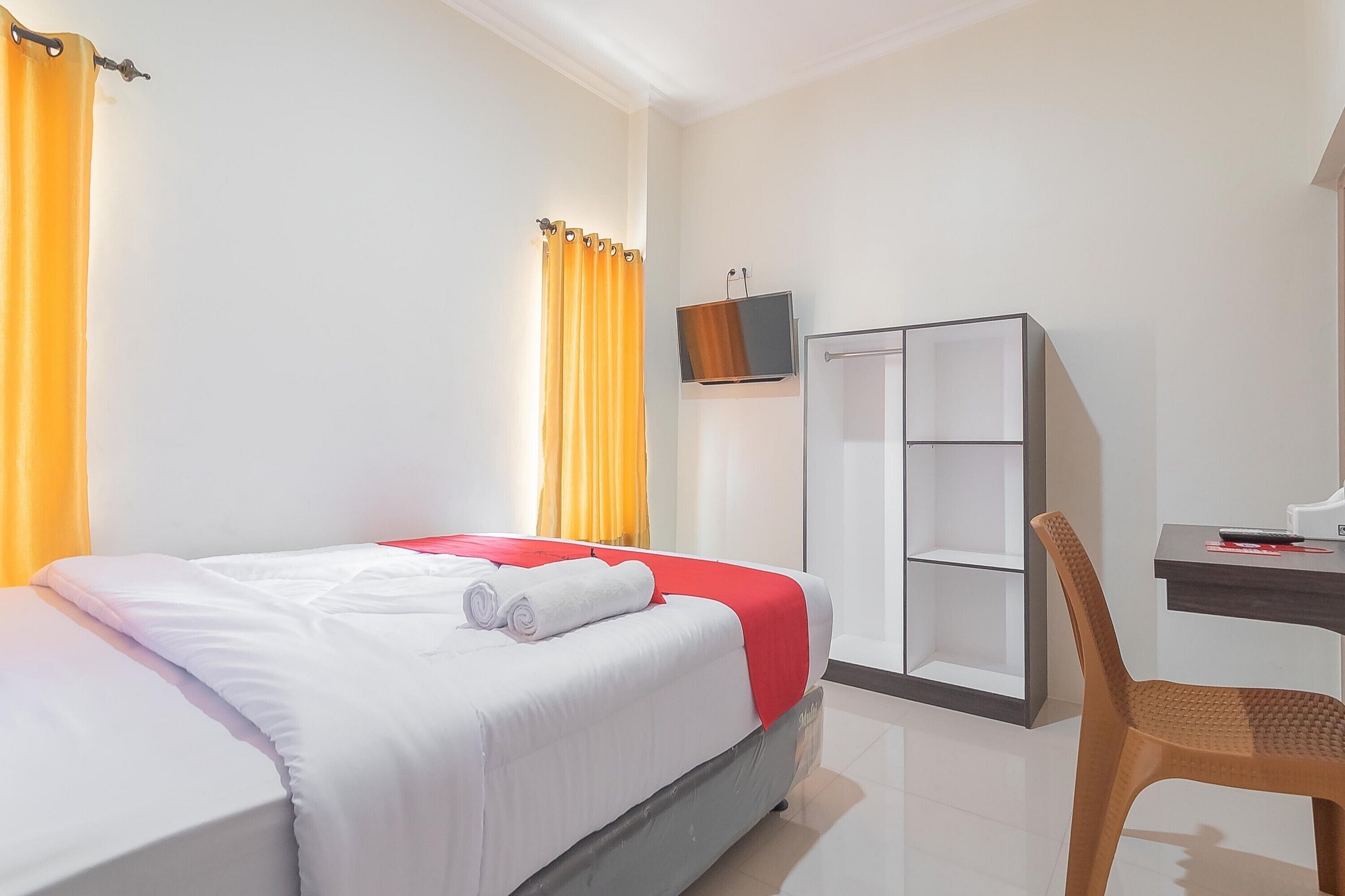 Reddoorz Plus @ Kesambi Street Cirebon