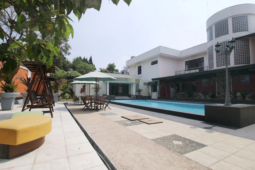 D'Bless Hotel by Airy