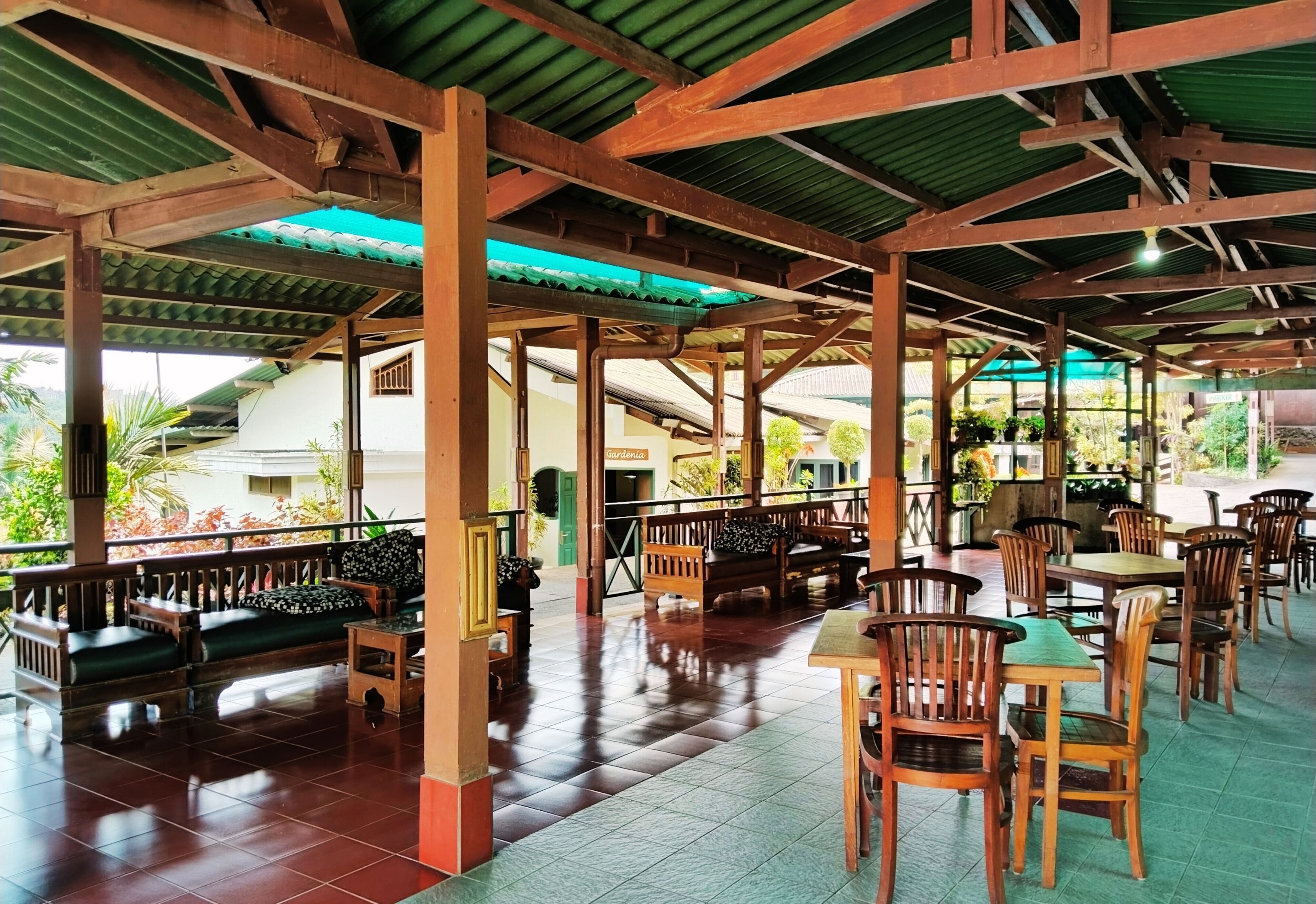 Hotel Grand Astoeti
