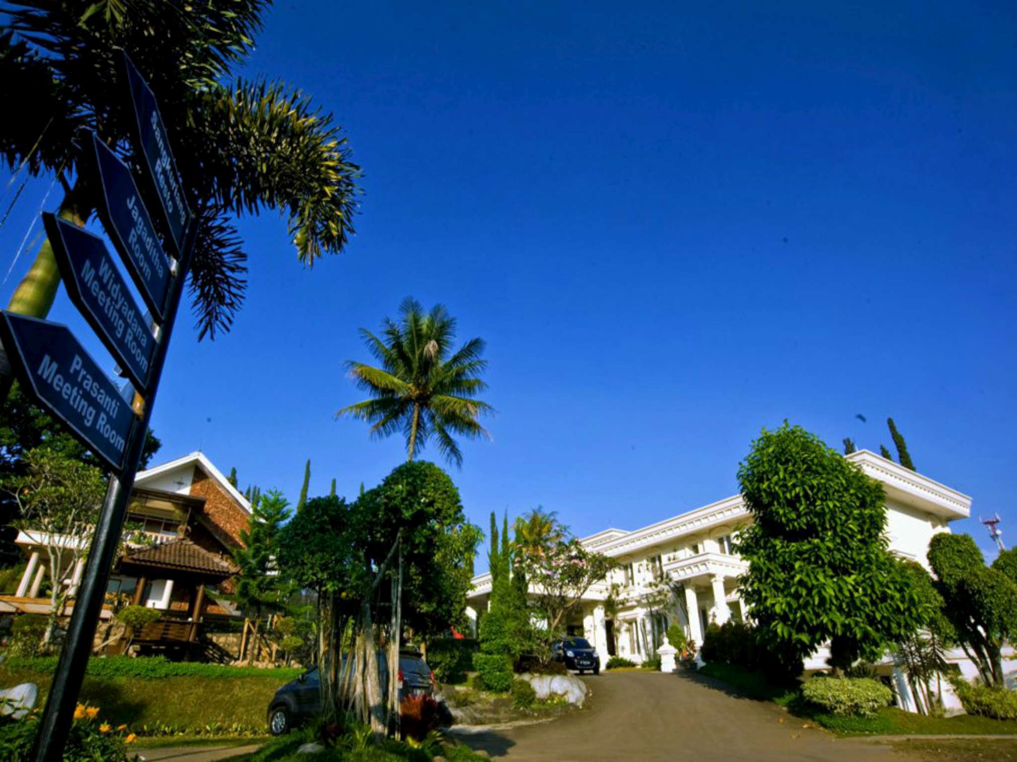 Rizen Premiere Hotel