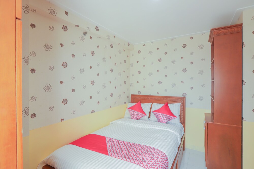 Cibubur Village Apartment by OYO Rooms