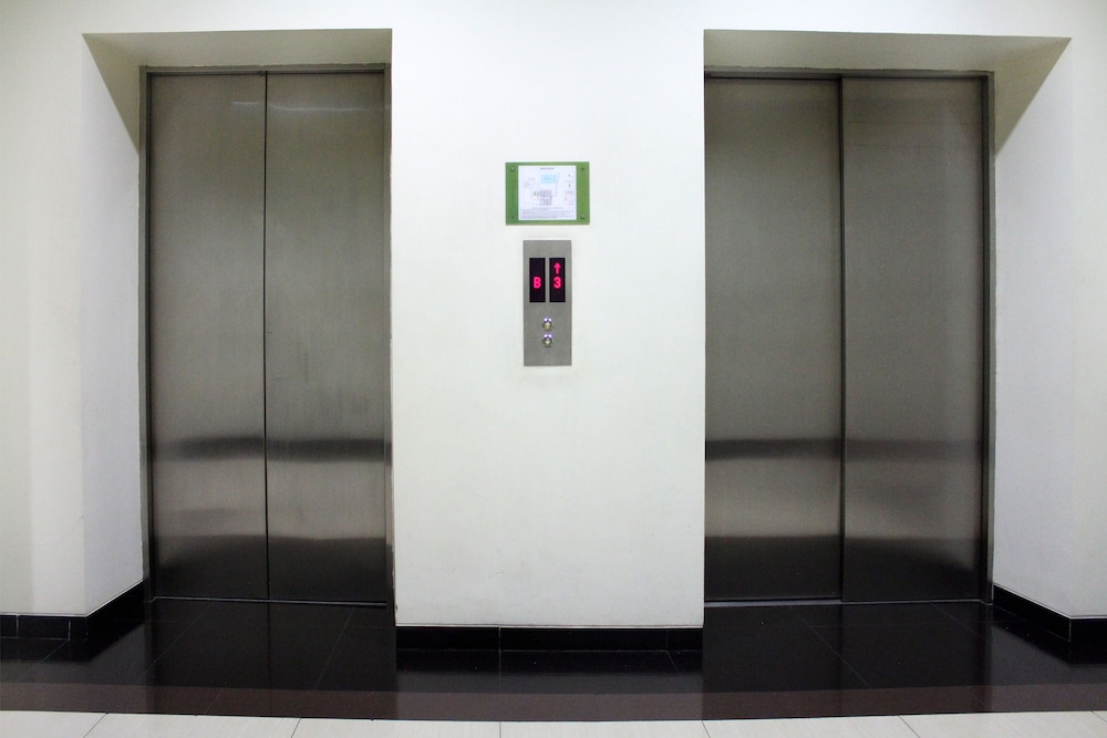 OYO 266 Margonda Residence 5