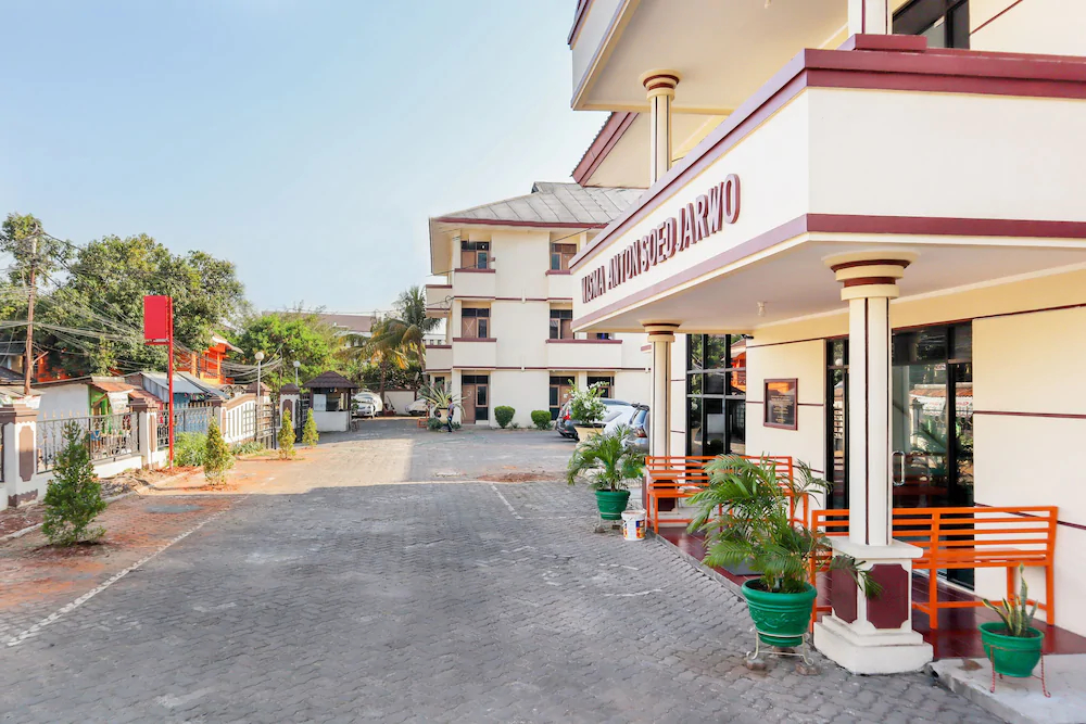 Wisma Anton Soedjarwo by OYO Rooms