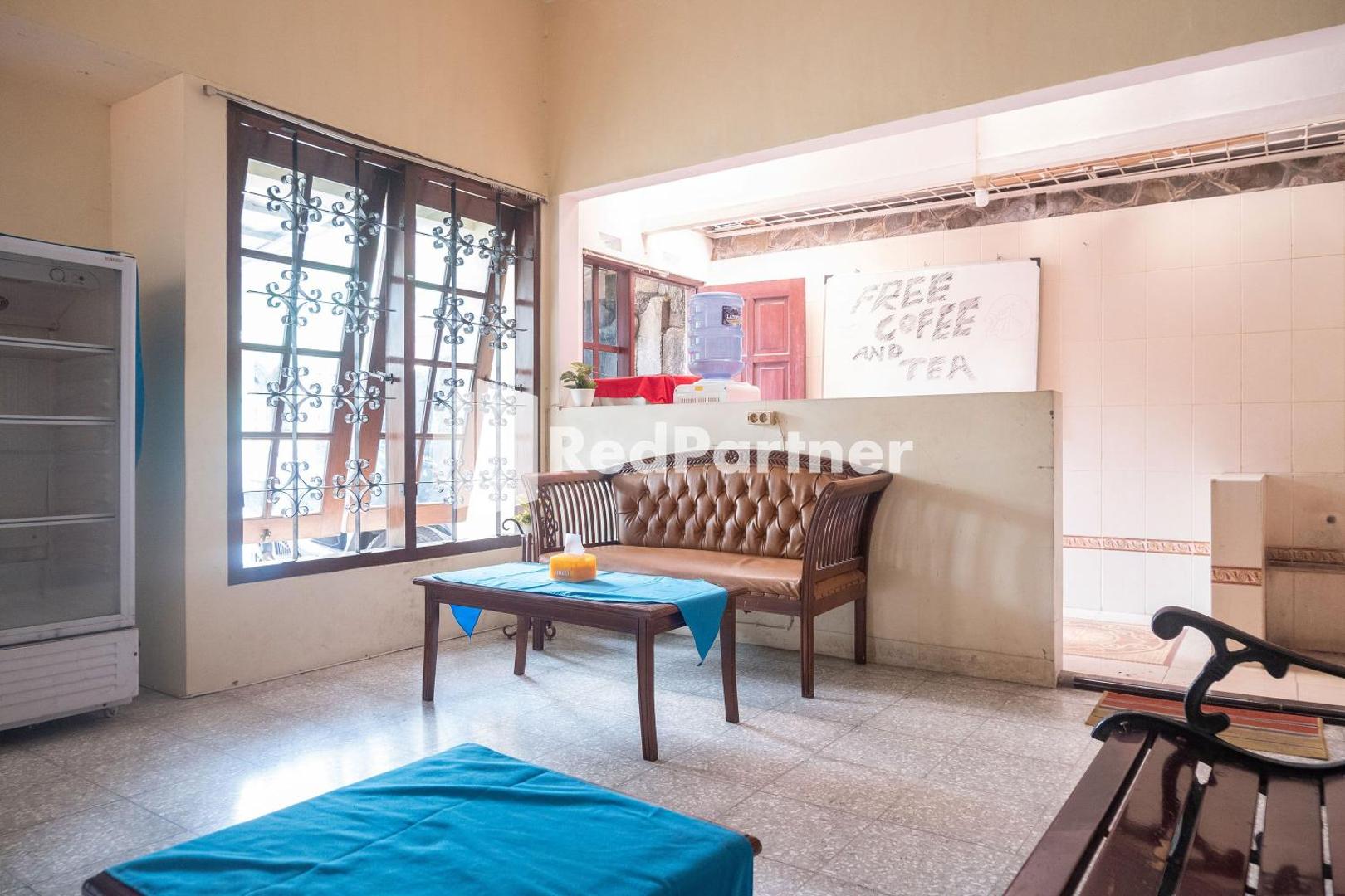 Athaya Guesthouse Syariah by OYO Rooms