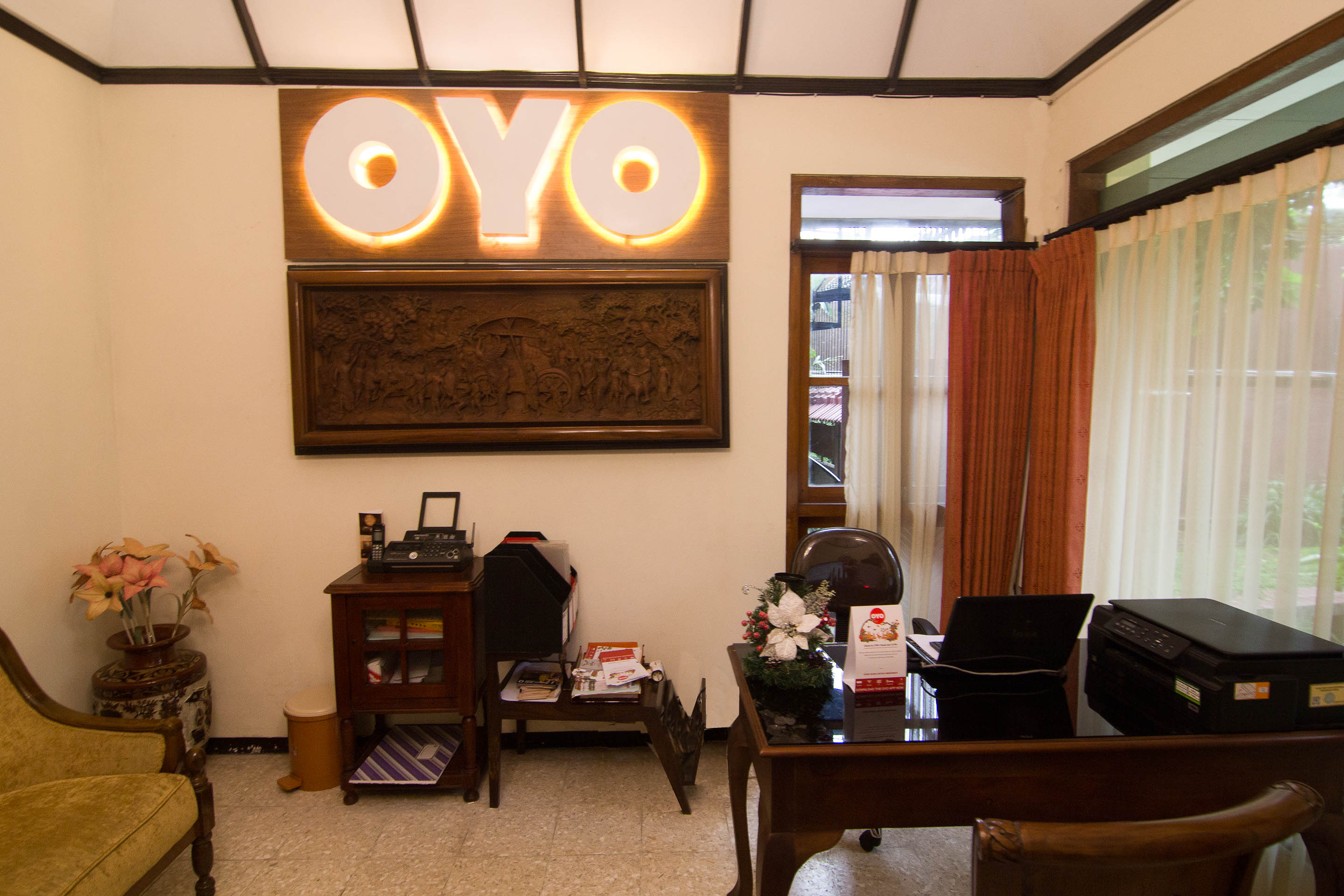 OYO 261 Sasono Putro Guest House