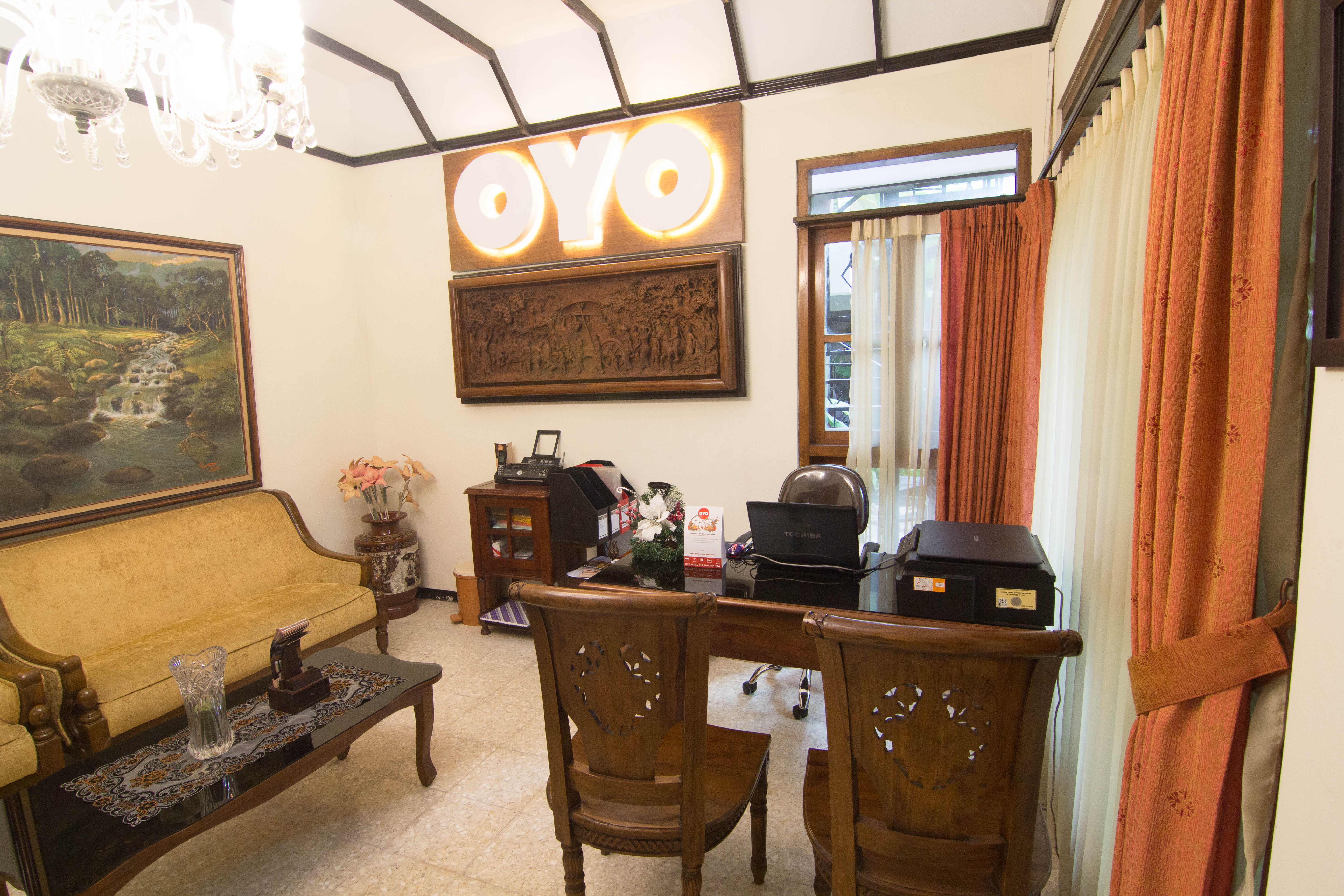 OYO 261 Sasono Putro Guest House