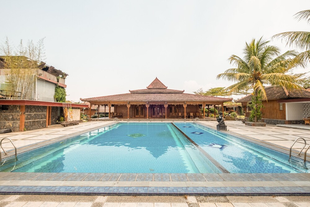 Joglo Garut Cottage by OYO Rooms