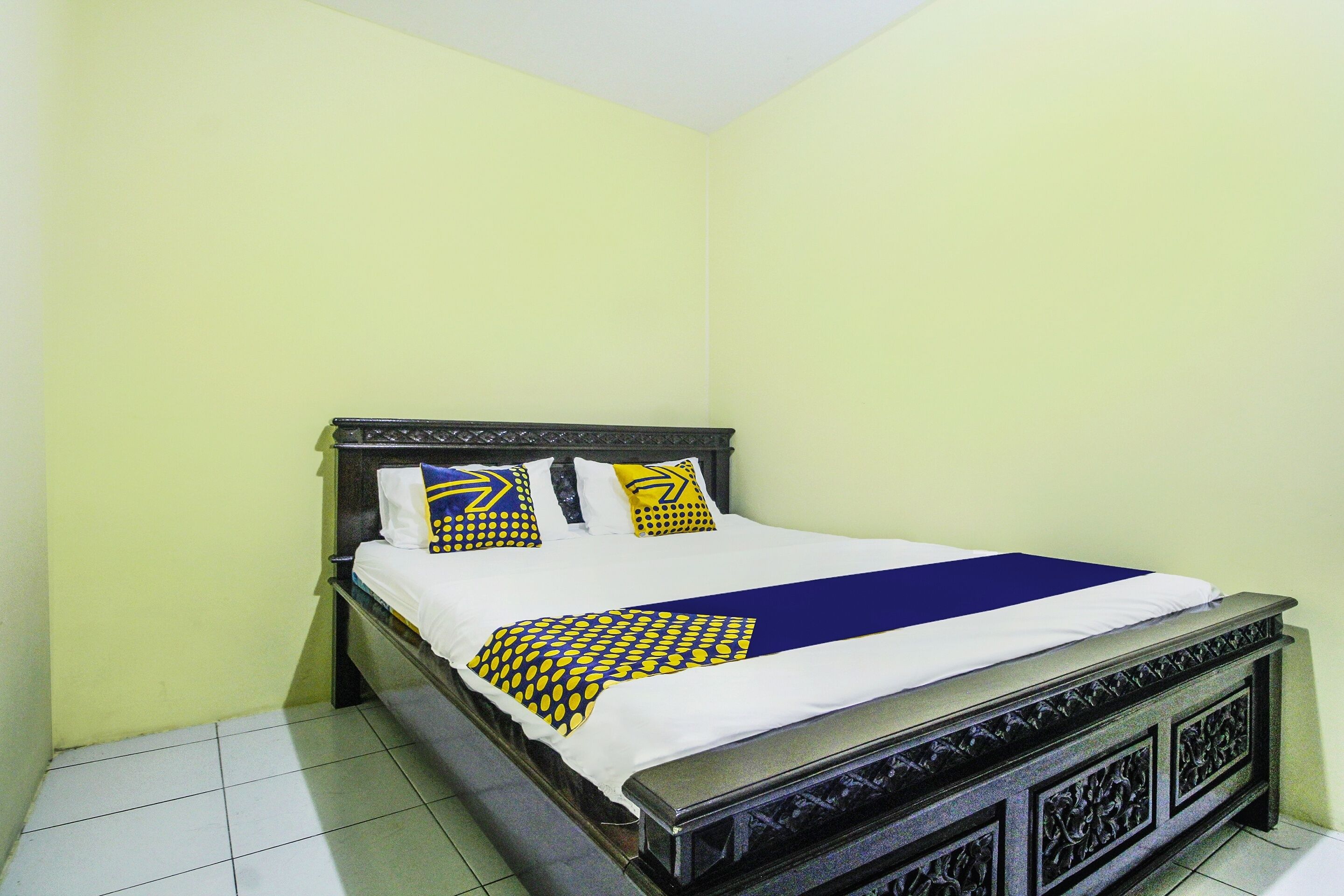 Spot On 91606 Nadin Guest House Syariah